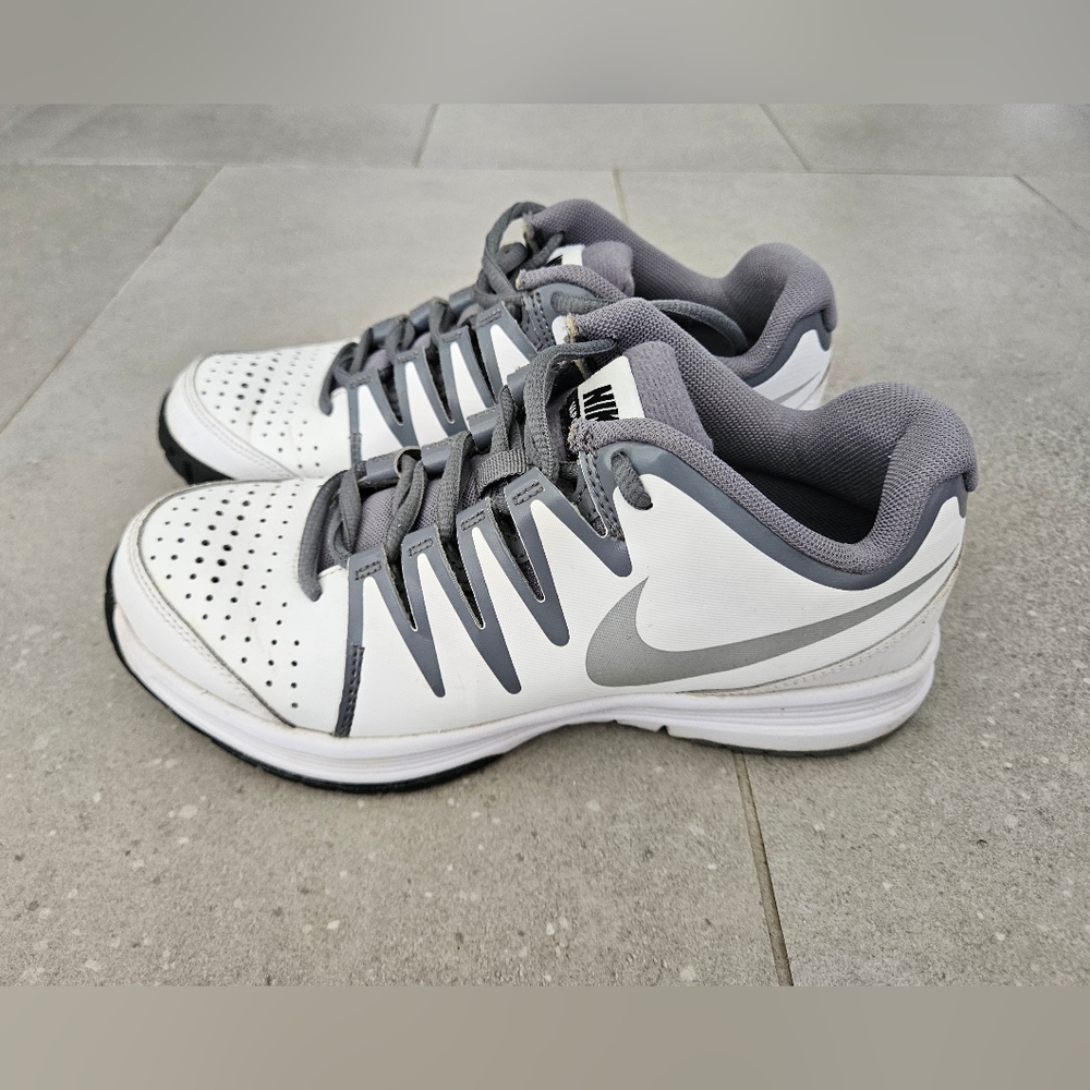 🔥NIKE Vapor Court tennis white sneaker size 6.5 (US) 🔥